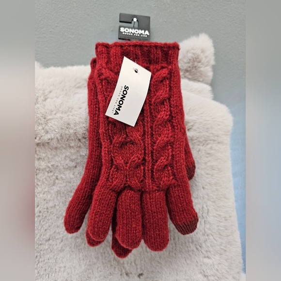 Women's Cable Knit Gloves - Picture 2 of 4
